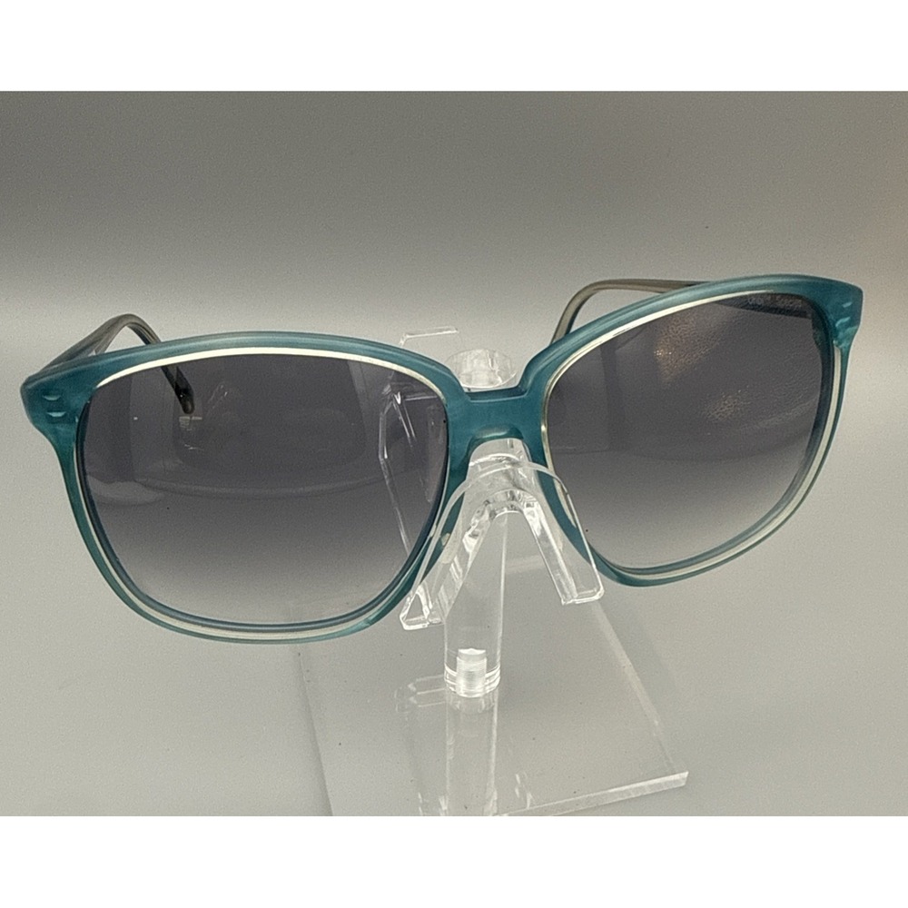 Vintage Serengeti Oribi Species 6001M Blue Sunglasses W/ Gray Gradient Lens